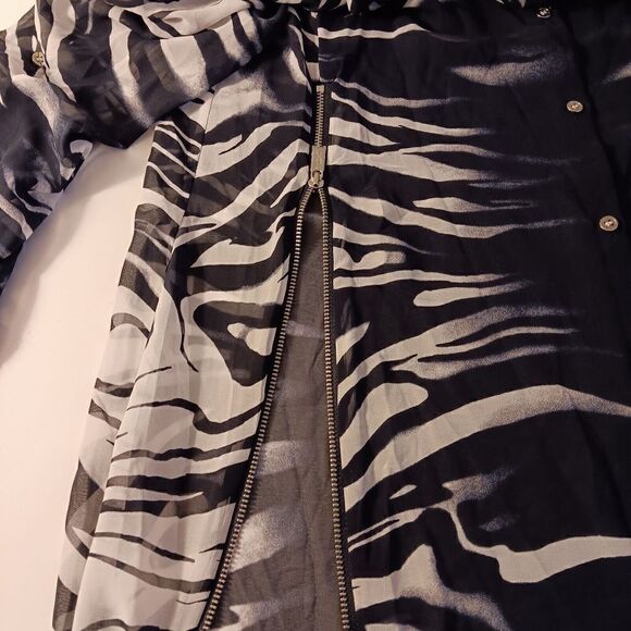 Chico's Black Label Size 0 Sm Navy/White Animal Print Sheer Top w/Zipper Detail - Picture 6 of 8